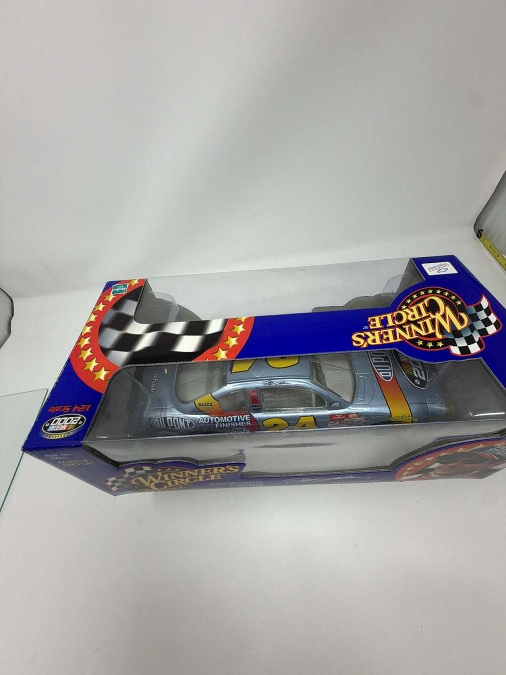 Winner's Circle Jeff Gordon #24 DuPont Automotive Finishes 2000 NASCAR 1:24 Scal - Picture 4 of 7